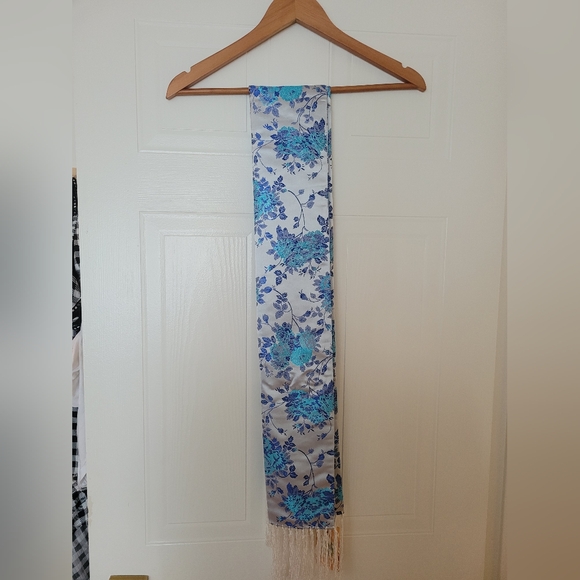 NWT Blue embroidered Chinese long scarf with fringe - Picture 2 of 4